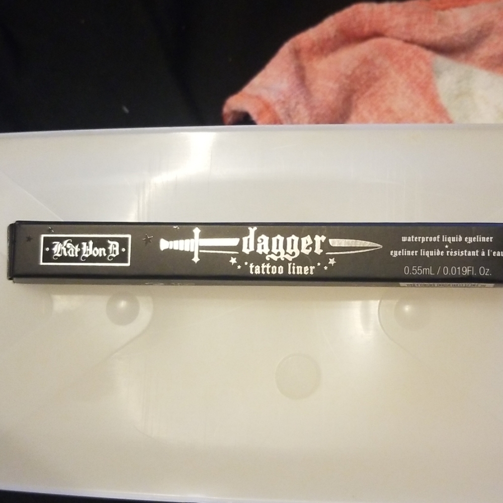 Kat von D dagger eyeliner